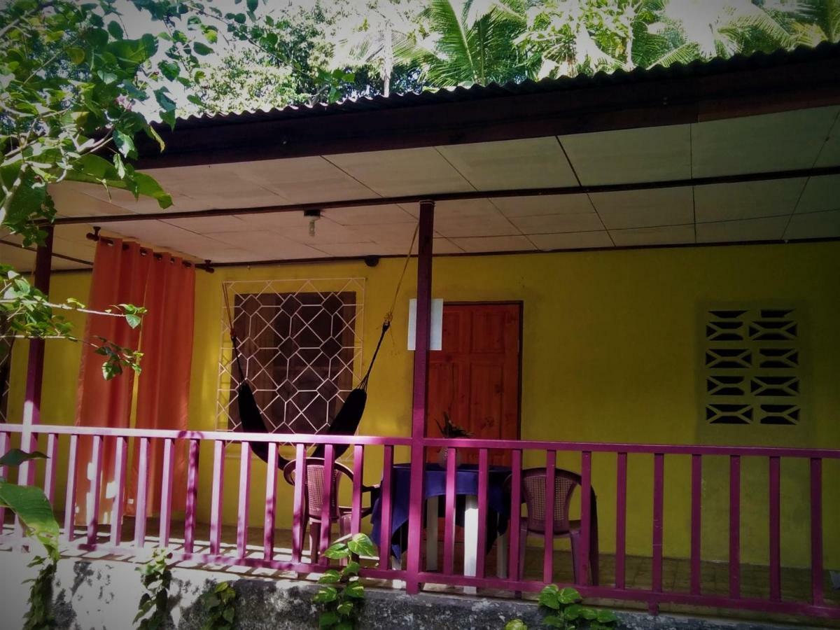 Cabinas Algebra Cahuita Buitenkant foto